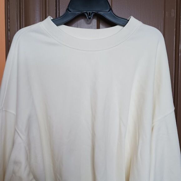 Fabletics Women's size 1X/ XXL Cream Cropped Sweatshirt - Picture 9 of 9